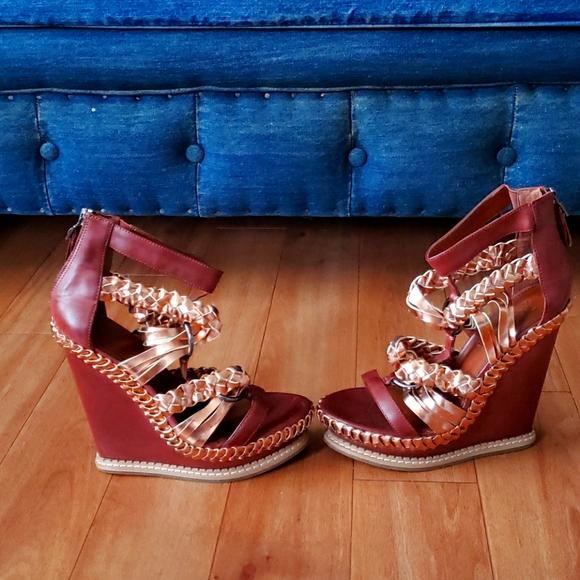 Boutique 9 Wedge Rose Gold Sandals - Picture 3 of 7